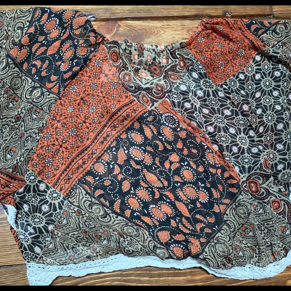 Sheer patterned top - Picture 3 of 3